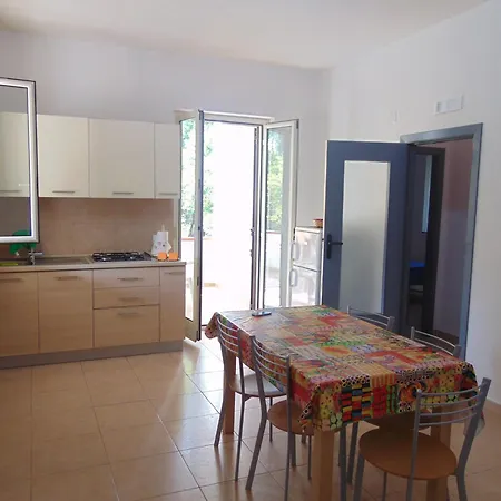 Appartamento In Villa Con Giardino Pizzomunno Apartment *