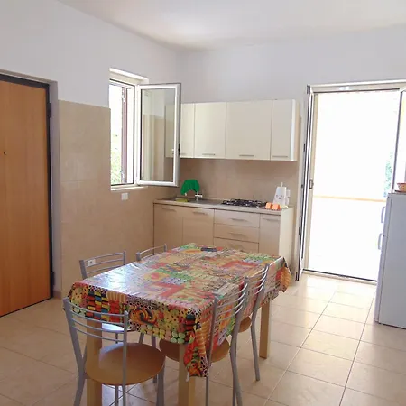 Appartamento In Villa Con Giardino Pizzomunno Apartment *