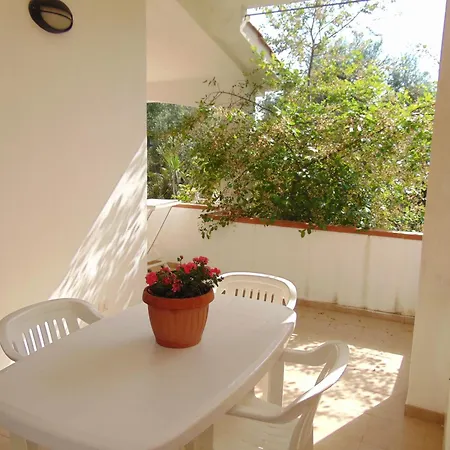 Appartamento In Villa Con Giardino Pizzomunno Apartment *
